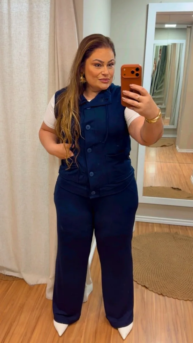 CONJUNTO TIPO COLETE BOTÃO E CAPUZ E CALÇA