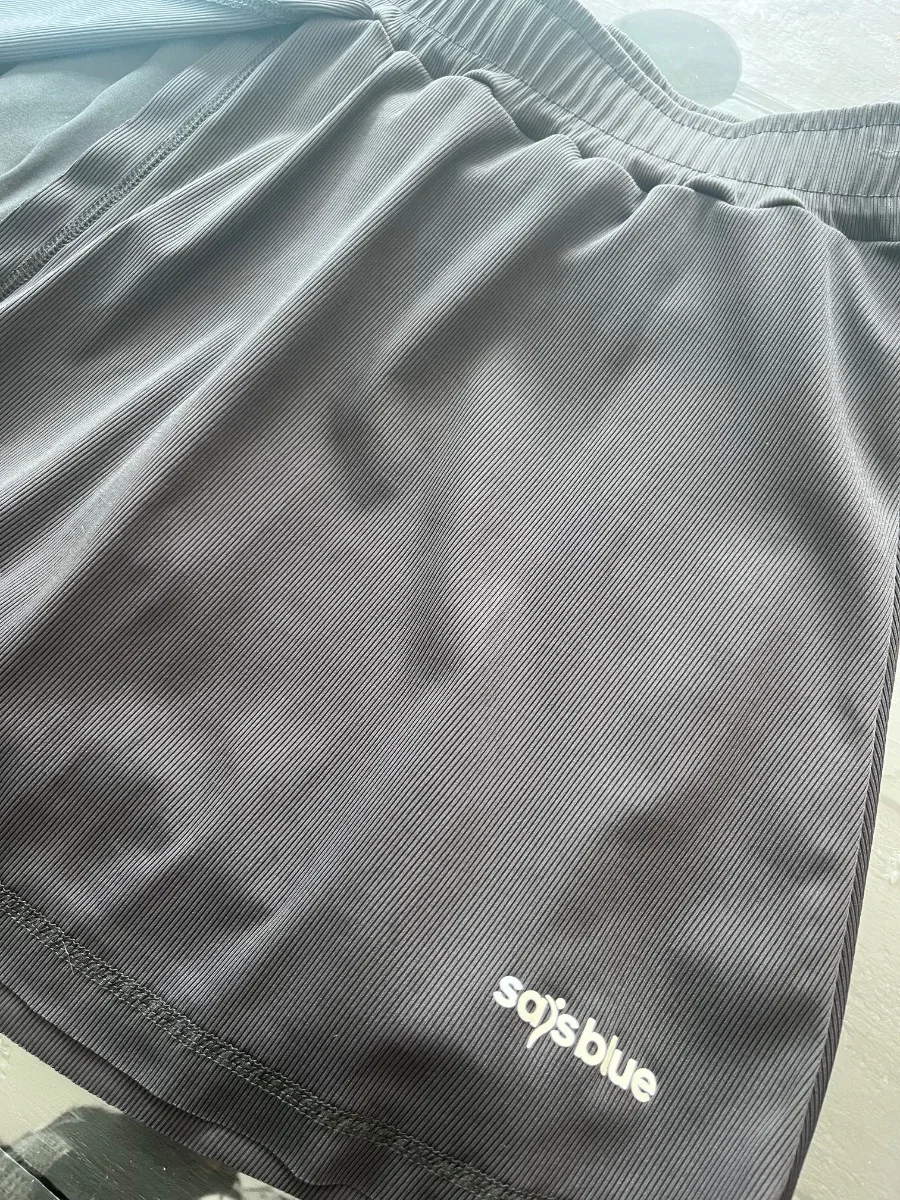 Short saia fenda